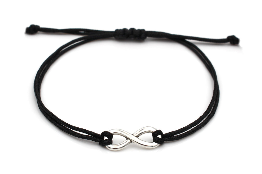 Infinity Armband aus Makramee schwarz und silbernes Unendlichkeitszeichen mit geflochtenem Verschluss