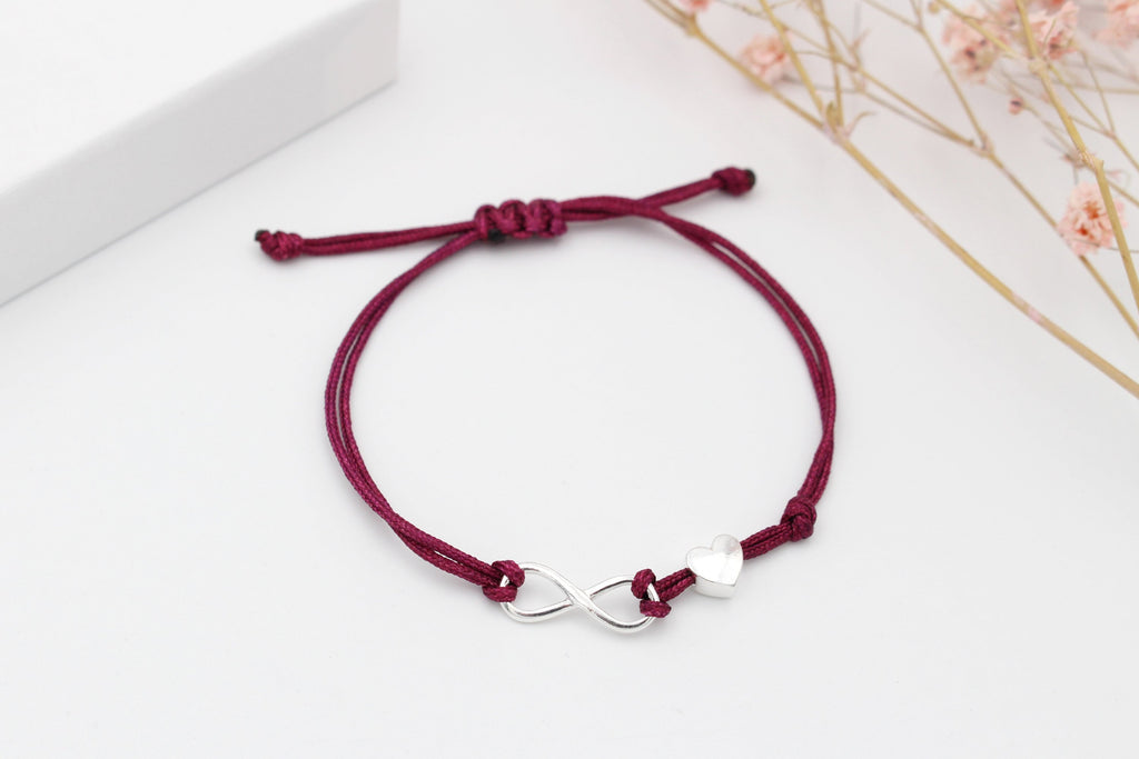 brombeere farbenes Armband mit einem Unendlchkeitssymbol und Herz 925 Silber