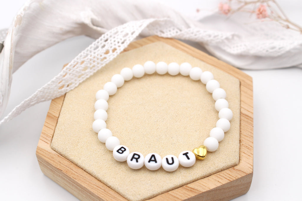 weißes Braut Armband mit goldfarbenem Herzen