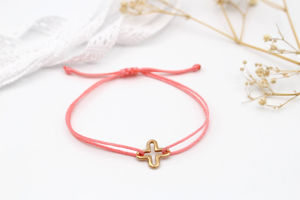 Makramee Armband Kreuz rosegold mit geflochtenem Makramee Verschluß