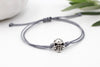 Totenkopf Armband Herren in grau mit silber
