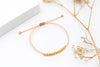 Armband 10 Perlen gold auf pfirsichfarbenem Makramee Band