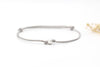 Schiebeknoten Armband Makramee in hell grau mit kleiner Perle 925 Silber