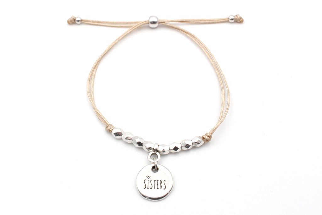 Rosenholz farbenes Armband Makramee mit Sisters Anhänger in silber