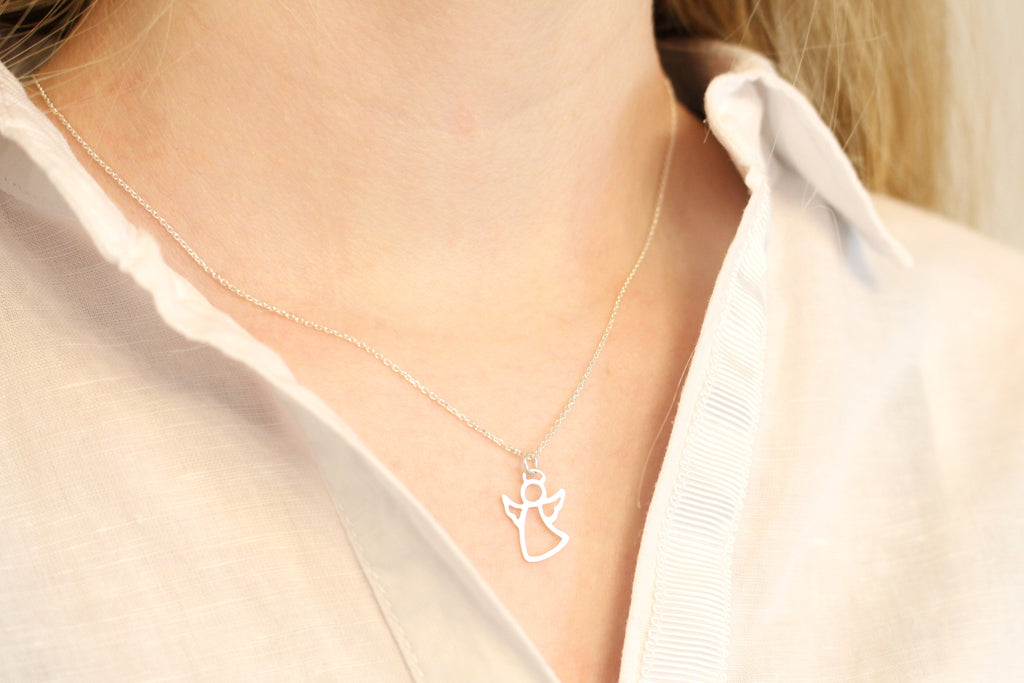 Kette mit Schutzengel Anhänger 925 Silber  als Tragefoto