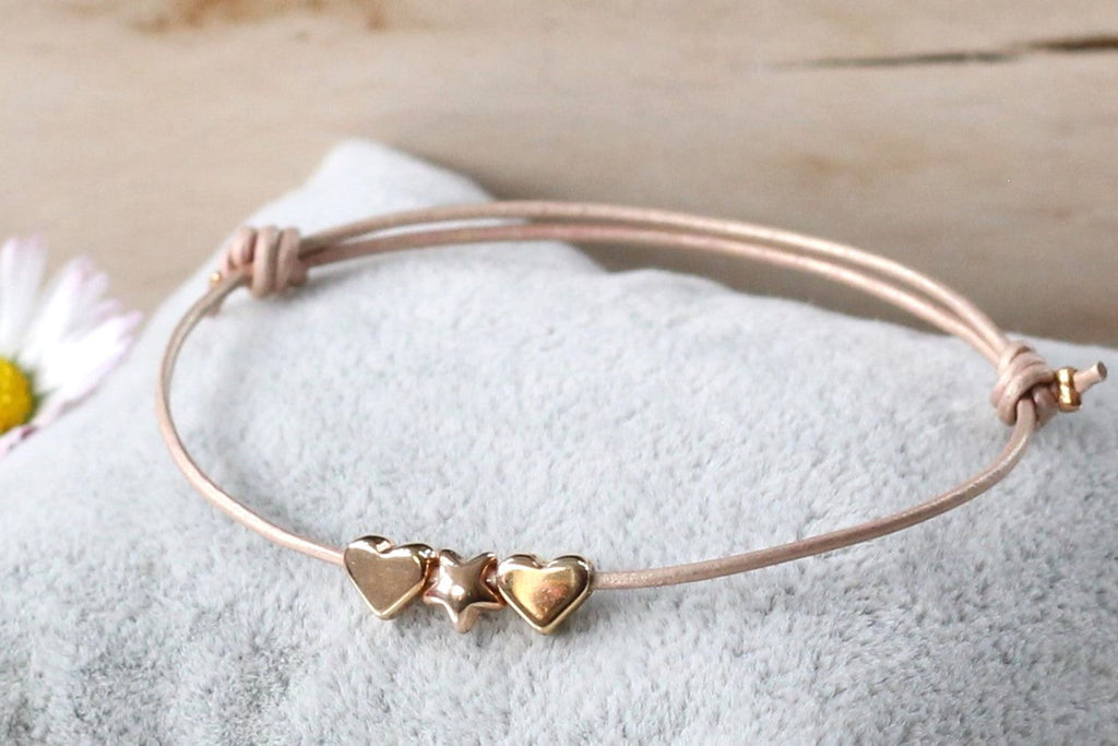 Lederarmband Damen Herz und Stern in rosegoldfarben und Schiebeknoten Verschluss