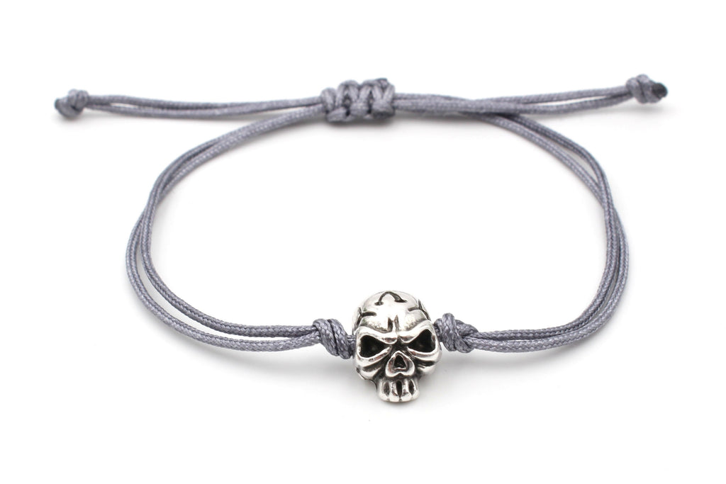 Skull Armband Herren auf weißem Hintergrund für dem Freund