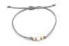 Graues Armband 3 Herzen 925 Silber tricolor auf weißem Hintergrund als Mutter Töchter Armband