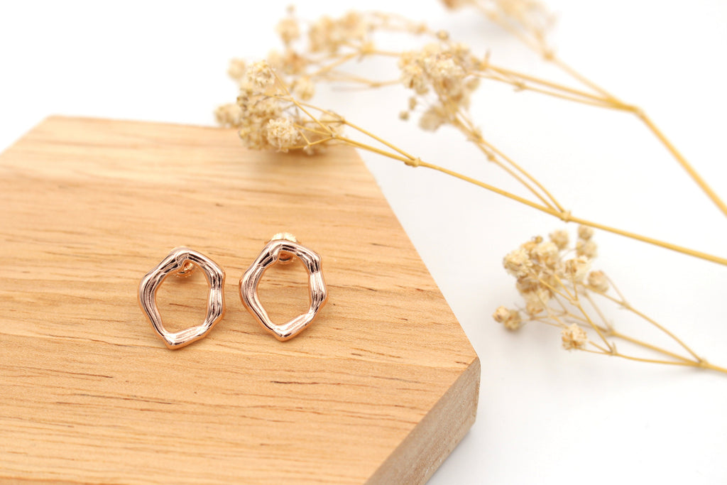 Ovale Ohrstecker mit feinen Linien in 925 Silber rose vergoldet
