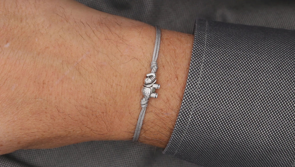Video Makramee Armband Elefant am Männer Handgelenk getragen
