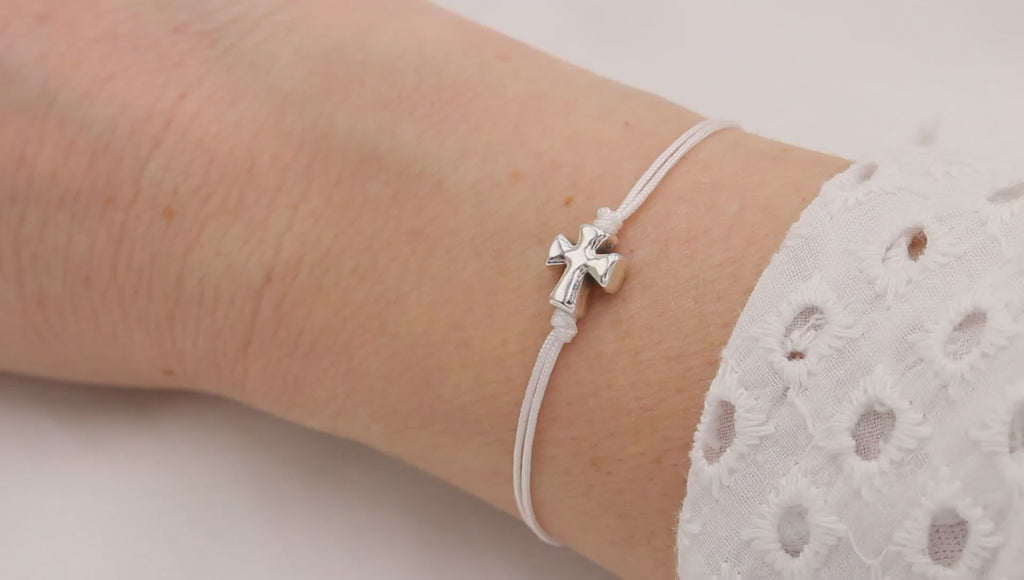 Video Armband Kreuz silber, Makrameeband Farbwahl, Kommuniongeschenk Mädchen und Jungen
