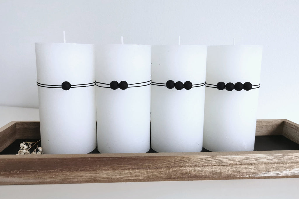Adventskranz Kerzen Deko aus Perlen in schwarz
