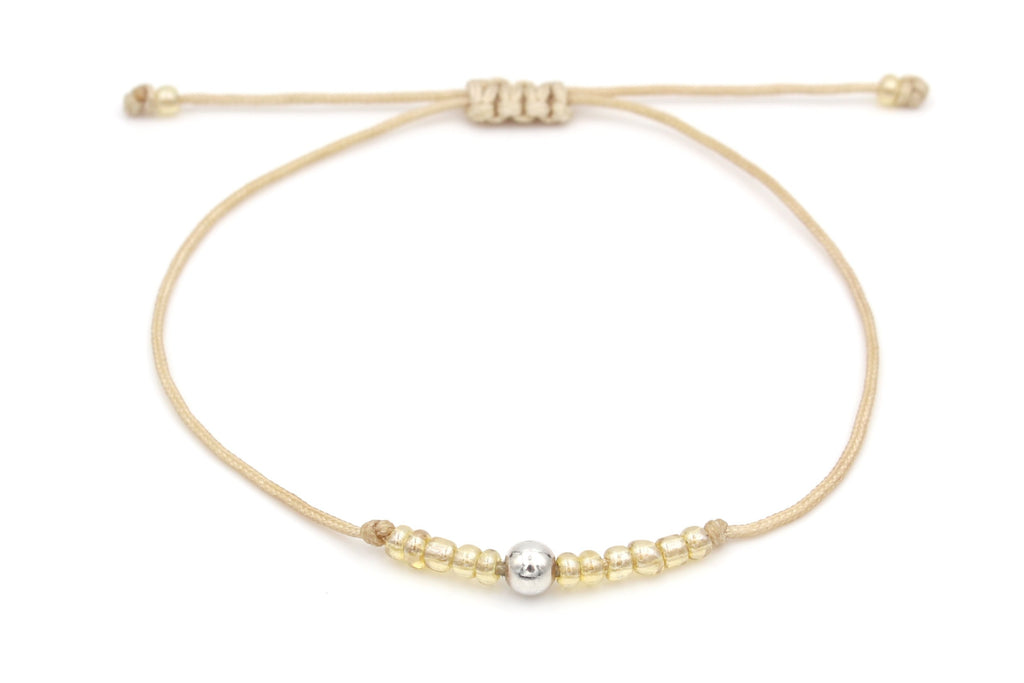beiges Makramee Armband mit einer Perle 925 Silber und beigen Glasperlen beige