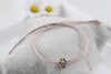 Rosenholz farbenes Makramee Armband mit kleiner Blume silber im floralen zarten Design