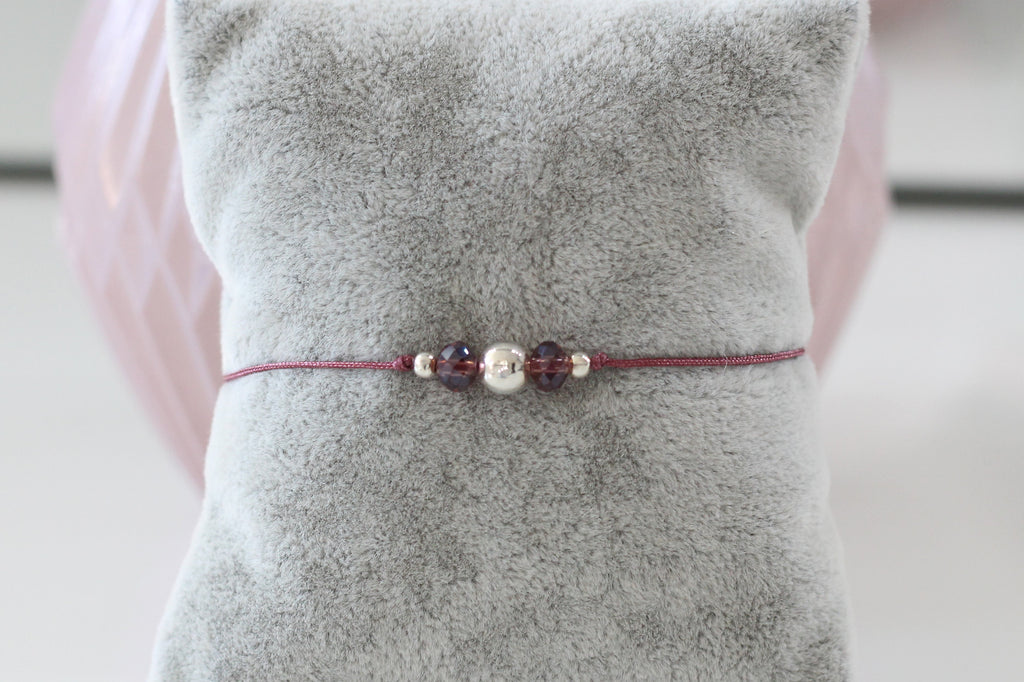 filigranes Makramee Armband in brombeere und 925 Silber Perlen