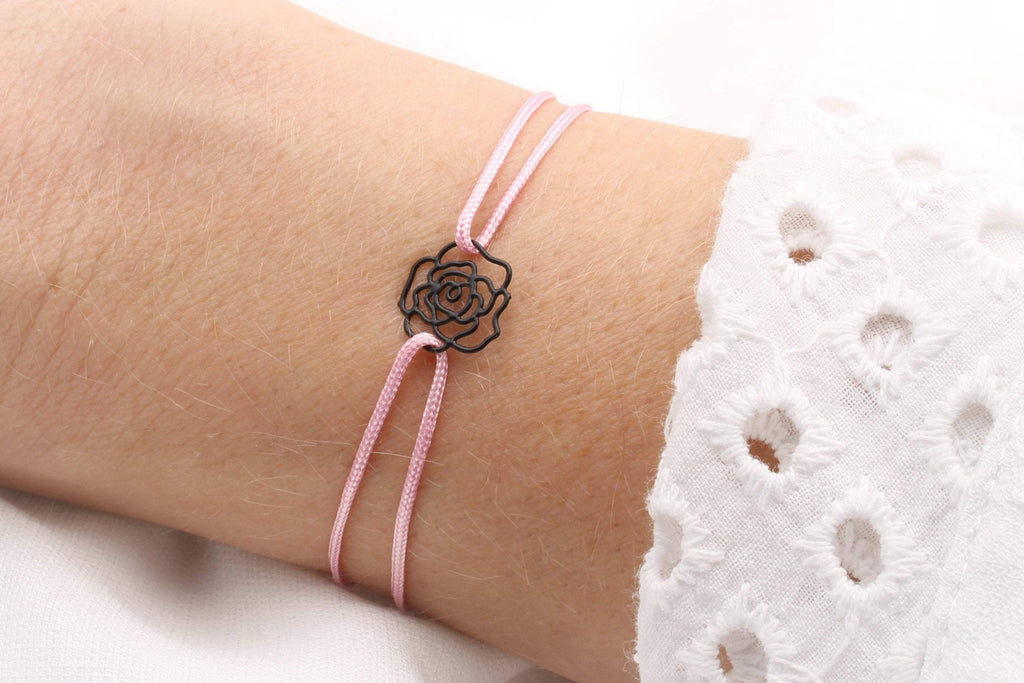 florales Armband schwarze Rose und rosafarbenem Makrameeband