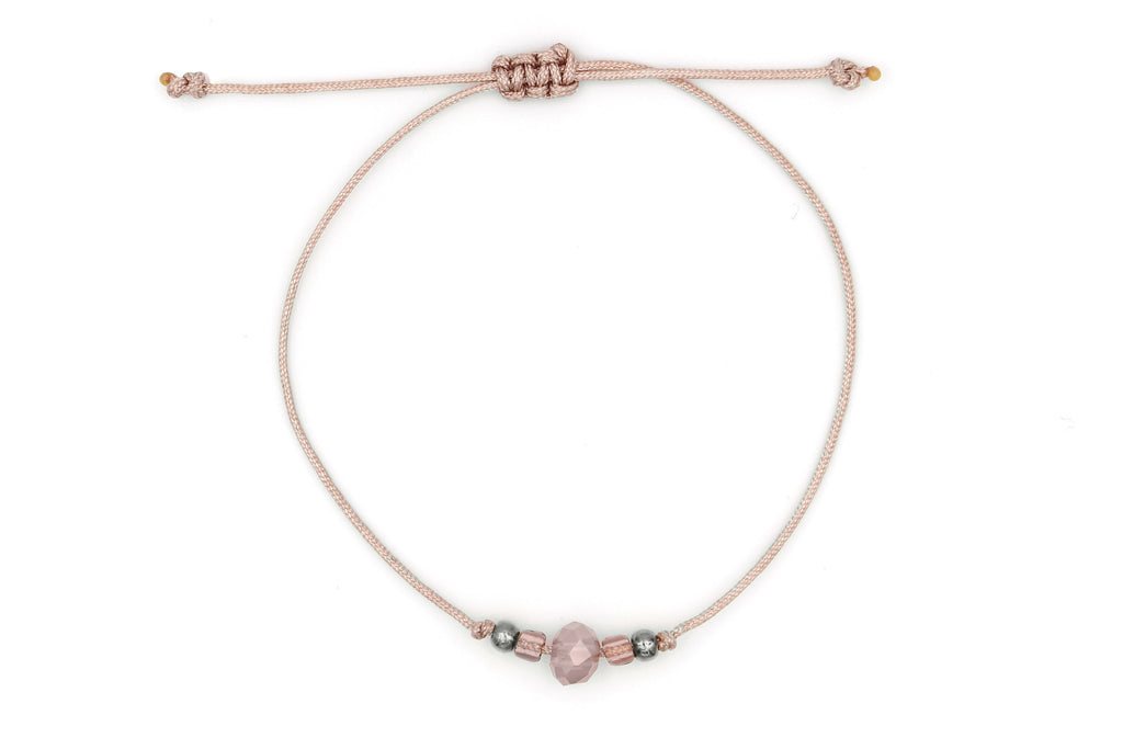 Makramee Armband mit Rosenholz und silberfarbenen Perlen