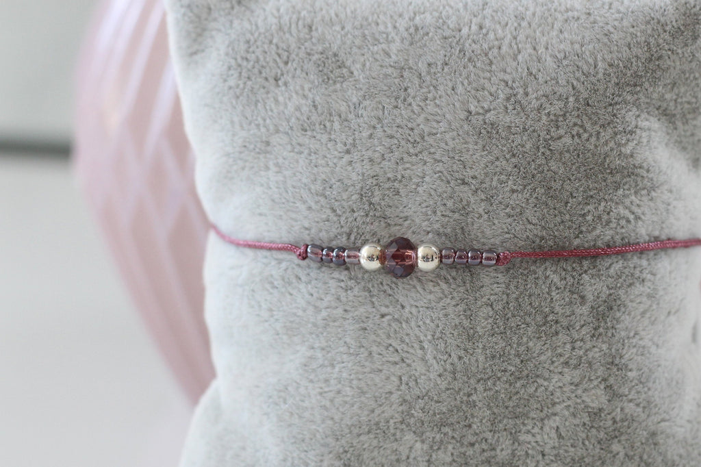 Makramee Armband 2 kleine Perlen 925 Silber mit Facettenperle in zarten beerentönen