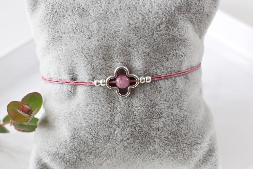Makrameearmband im floralem Design für Damen