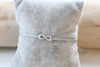 Infinity Armband in silberfarben und grau