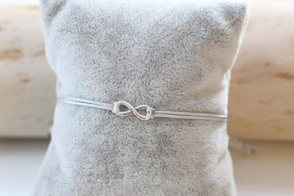 Infinity Armband in silberfarben und grau