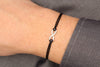 Herren Armband Infinity silber, schwarzes Makramee Armband mit geflochtenem Makramee Verschluss