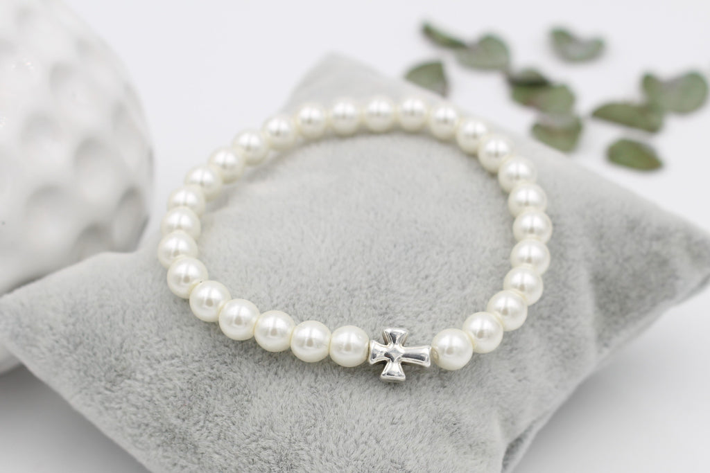 Ivory farbenes Perlenarmband Kreuz zur Jugendweihe