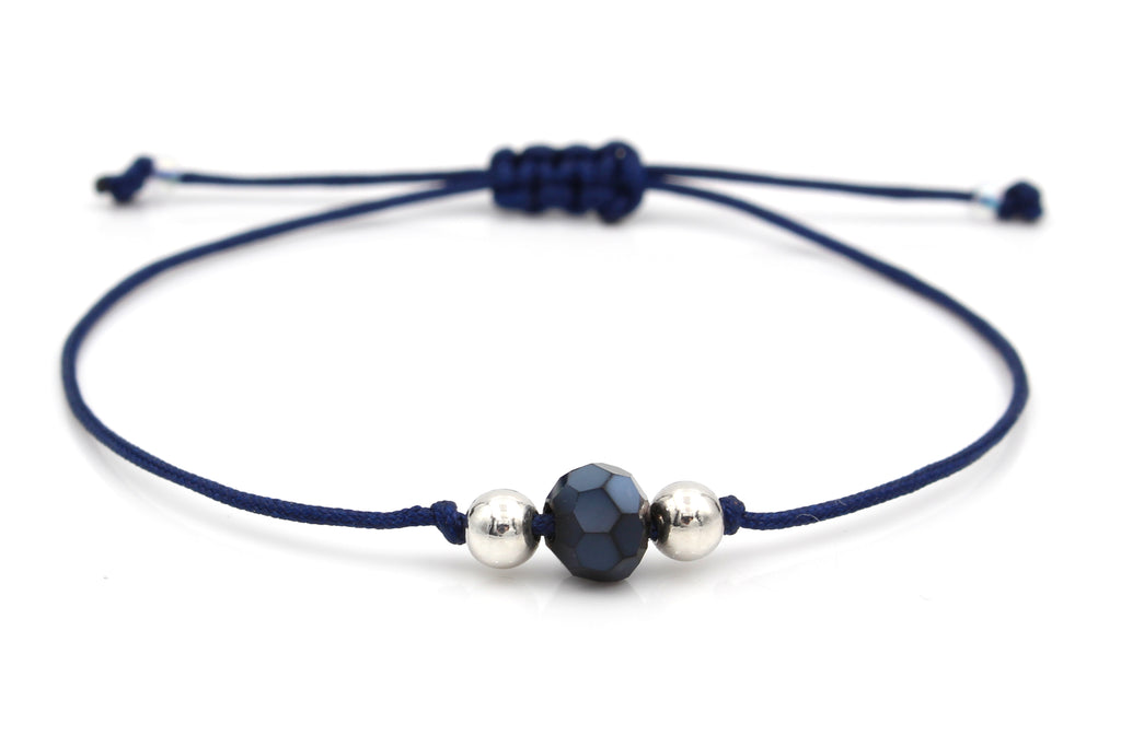 zartes Makramee Armband 2 Perlen 925 Silber und geflochtenem Makramee Verschluss in dunkel Blau blau