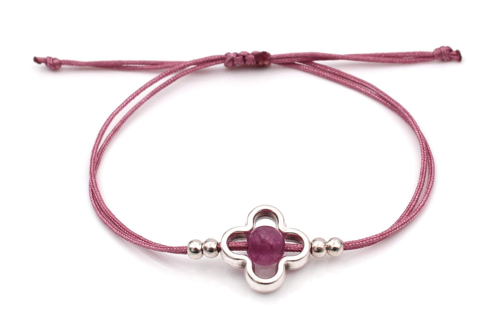 Makramee Armband mit Metall Blume Farbe silber und geflochtenem Makramee Verschluss zur Größenanpassung
