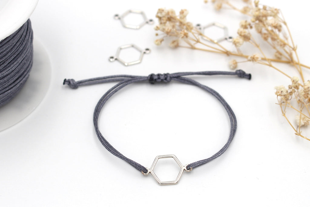 Armband Hexagon silberfarben als Makrameearmband dunkel Grau mit sechseck Symbol