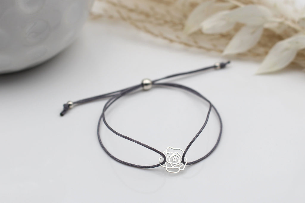 Florales Armband kleine Rose in silber und grau, Makrameeband in vielen Farben erhältlich