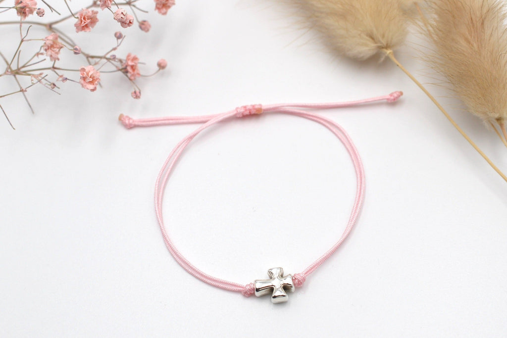 rosa Kreuz Armband als christliches Symbol zur Taufe
